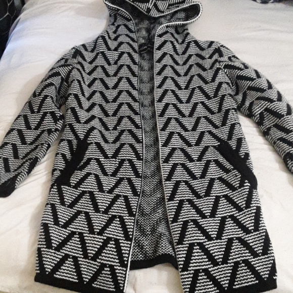 Black n white coat - Picture 1 of 3